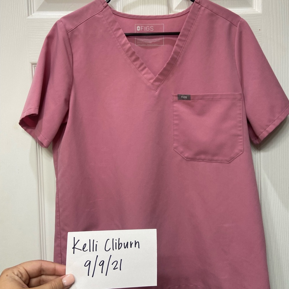 FIGS L Catarina One Pocket Tee in Chalk Pink